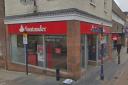 A woman robbed someone she knew outside the Santander Bank on Dunfermline High Street.