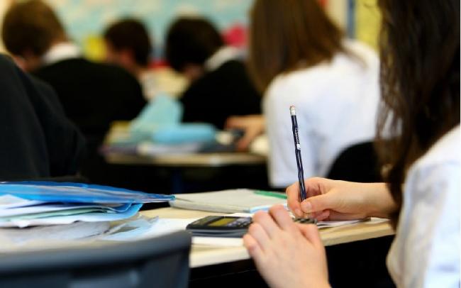Mid Scotland and Fife MSP Alex Rowley has expressed his concern over a drop in senior school pupils studying science subject.