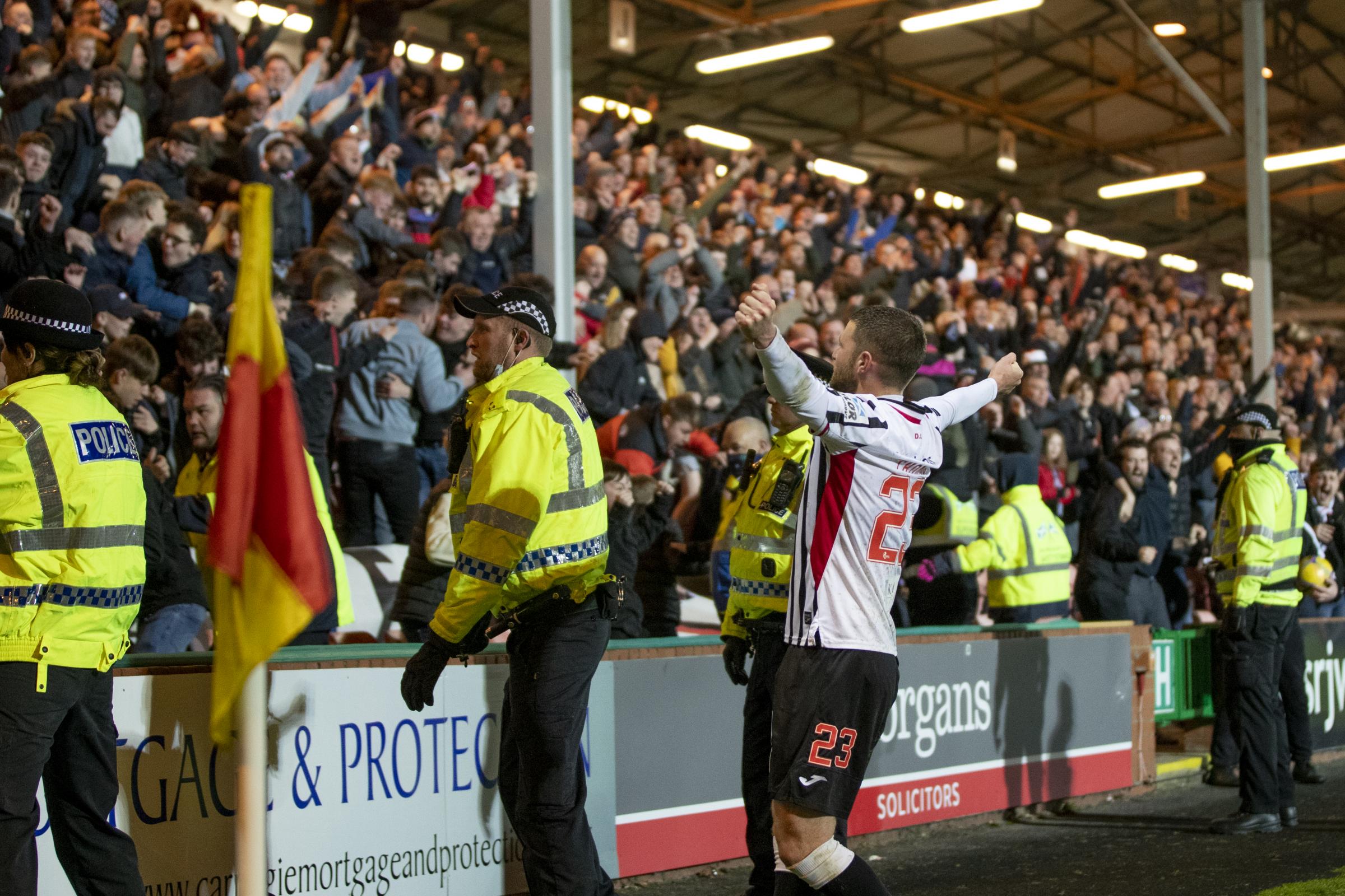 Dunfermline: Dom Thomas announces he is leaving the club