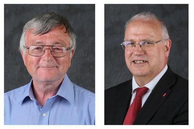 Don't leave me with this way. SNP councillor David Alexander (left) and Labour councillor David Ross.