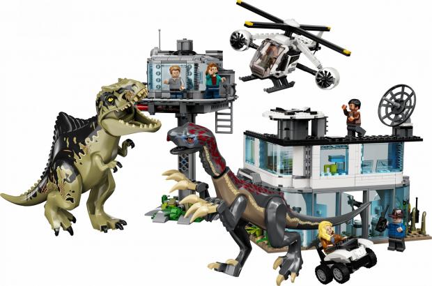 Dunfermline Press: LEGO® Giganotosaurus & Therizinosaurus Attack. Credit: LEGO