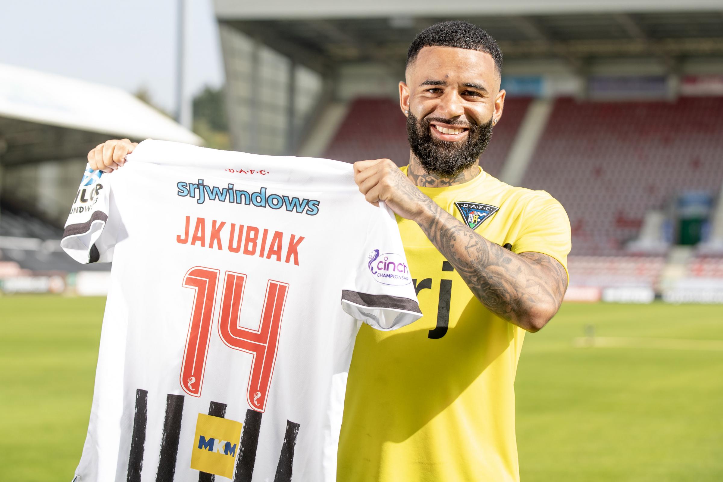 Dunfermline: Ex-Dundee forward Alex Jakubiak signs
