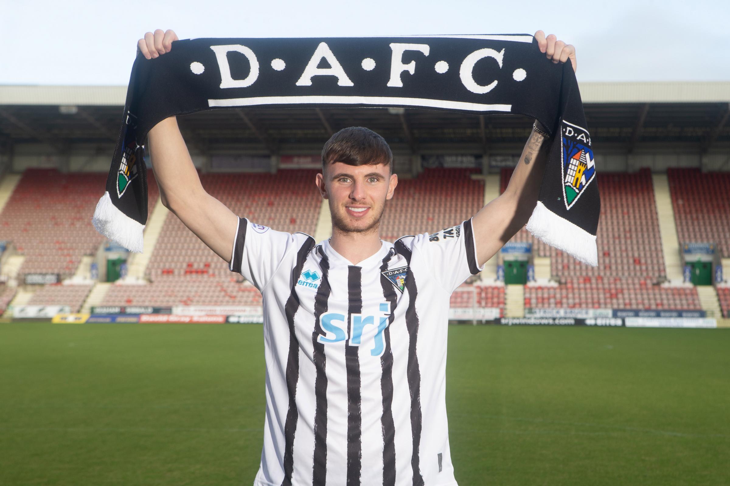 Dunfermline: Blackpool's Brad Holmes signs on loan