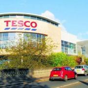 A woman who tried to steal from a Tesco store in Dunfermline has been told to go to a foodbank instead.