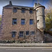 Plans to turn an historic 17th century townhouse into a holiday home have been approved by Fife Council.
